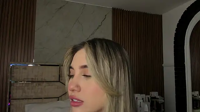 EmiilyHendriixx online show from February 15, 9:04 pm