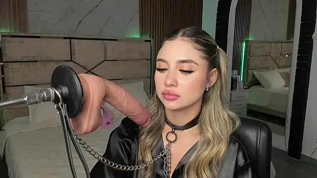 EmiilyHendriixx online show from February 28, 8:31 am