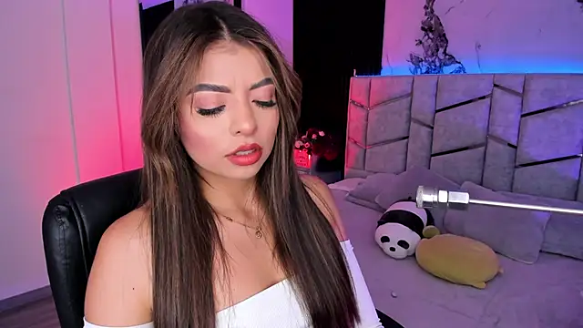 daniiphoeniixx online show from October 10, 7:35 pm