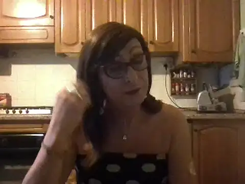 Snapshot of Tiabet chatting on October 28, 9:39 pm Tiabet online show from October 28, 9:39 pm