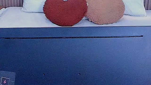 Annie kurt  online show from October 7, 8:50 pm