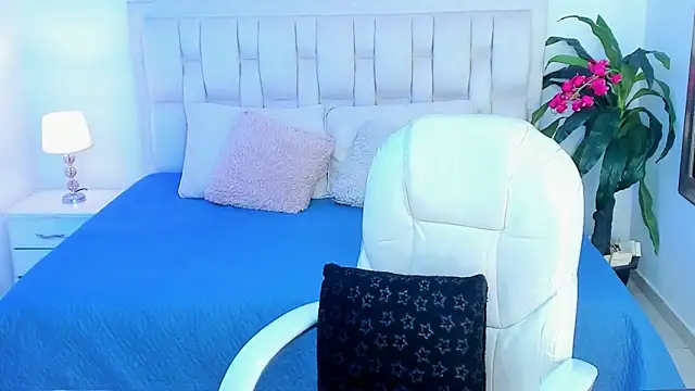 Annie kurt  online show from October 8, 8:39 pm