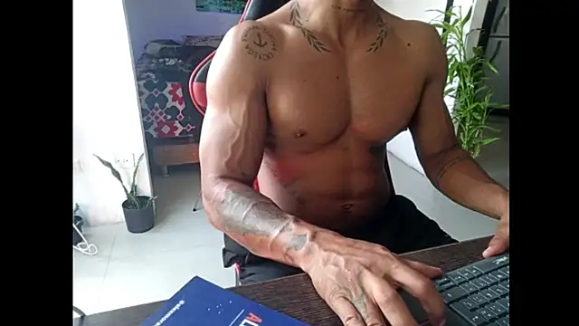 Snapshot of Adam_Valenciia chatting on June 23, 3:32 pm Adam Valenciia online show from June 23, 3:32 pm