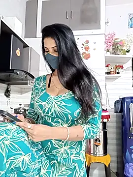 Snapshot of Best-Couple chatting on February 13, 3:46 am Best-Couple online show from February 13, 3:46 am