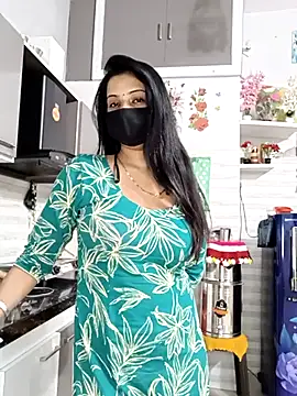 Snapshot of Best-Couple chatting on February 13, 3:52 pm Best-Couple online show from February 13, 3:52 pm