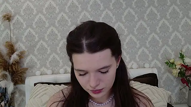 Nellie Medina online show from February 25, 8:30 pm