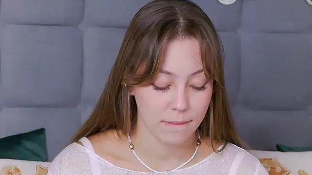 Snapshot of TheEmma chatting on December 18, 8:59 pm TheEmma online show from December 18, 8:59 pm