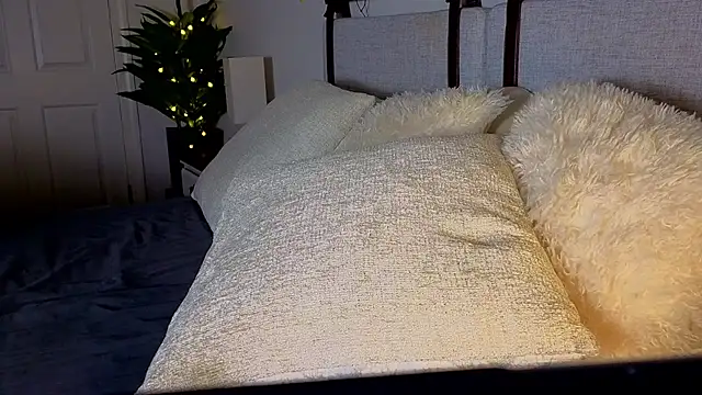 ivynyxx online show from June 25, 8:46 pm