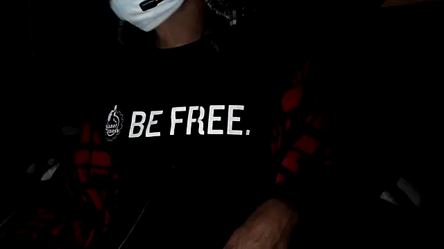 Snapshot of dominatingblacklove chatting on December 19, 10:33 am dominatingblacklove online show from December 19, 10:33 am