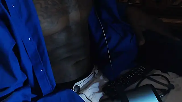 Snapshot of dominatingblacklove chatting on January 15, 6:07 am dominatingblacklove online show from January 15, 6:07 am