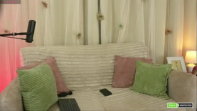 Snapshot of cute_erelis_ chatting on January 9, 12:13 am cute erelis online show from January 9, 12:13 am