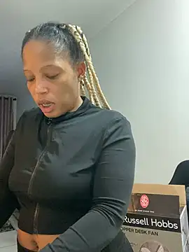 Thando04 online show from February 5, 5:39 pm