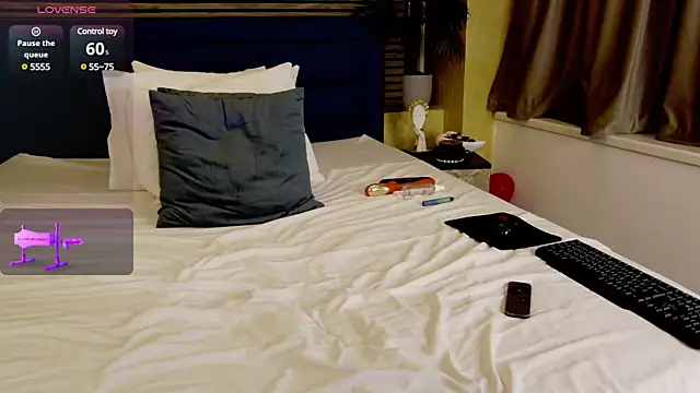 SamaraSinn online show from March 8, 1:57 pm