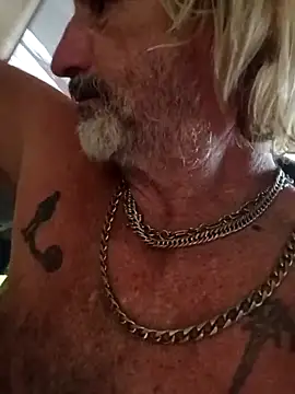 Snapshot of Cloudin_around chatting on April 11, 6:01 pm Cloudin around online show from April 11, 6:01 pm