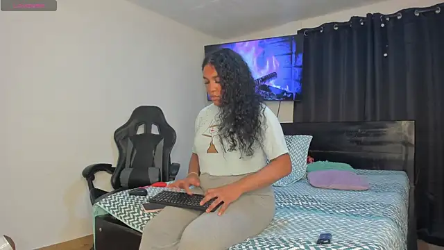 Snapshot of madisonbrunette chatting on October 14, 3:51 am madisonbrunette online show from October 14, 3:51 am