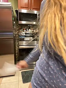 thigh hi online show from November 8, 4:23 am