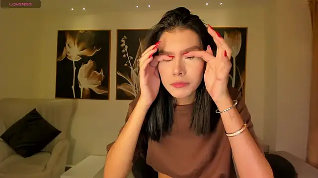 NiaSalvatore online show from April 19, 5:23 pm