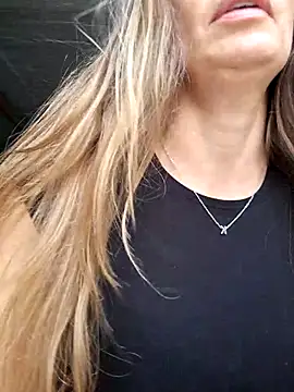 Snapshot of karina_warthon chatting on September 13, 3:01 pm karina warthon online show from September 13, 3:01 pm