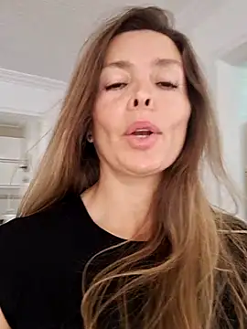 Snapshot of karina_warthon chatting on September 24, 5:38 pm karina warthon online show from September 24, 5:38 pm