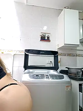 Snapshot of karina_warthon chatting on October 4, 5:44 pm karina warthon online show from October 4, 5:44 pm