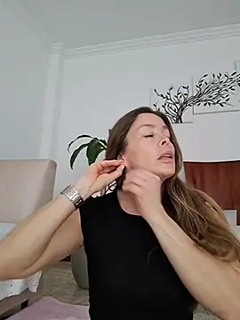 Snapshot of karina_warthon chatting on February 13, 5:31 pm karina warthon online show from February 13, 5:31 pm