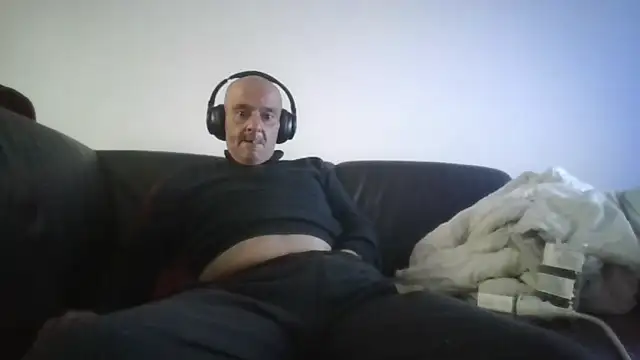 horndude187187 online show from June 12, 7:07 am