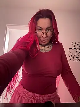 Snapshot of Mia-Fuchs chatting on February 12, 5:24 am Mia-Fuchs online show from February 12, 5:24 am