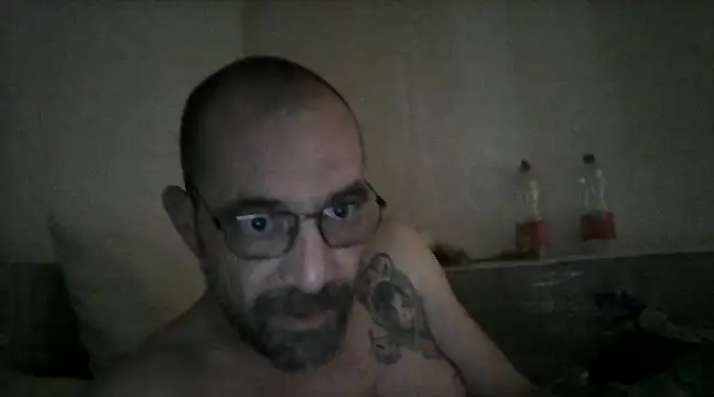 Snapshot of javierpasteur69 chatting on February 28, 12:43 am javierpasteur69 online show from February 28, 12:43 am