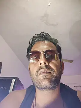 MAGNETICDADDY8 online show from November 3, 8:10 pm