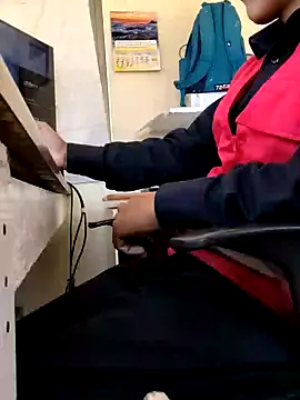 Snapshot of securityhot chatting on January 4, 4:43 pm securityhot online show from January 4, 4:43 pm