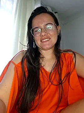 Snapshot of camillebr chatting on April 10, 11:26 am camillebr online show from April 10, 11:26 am