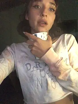 Snapshot of NickiYoung chatting on January 28, 6:49 am NickiYoung online show from January 28, 6:49 am