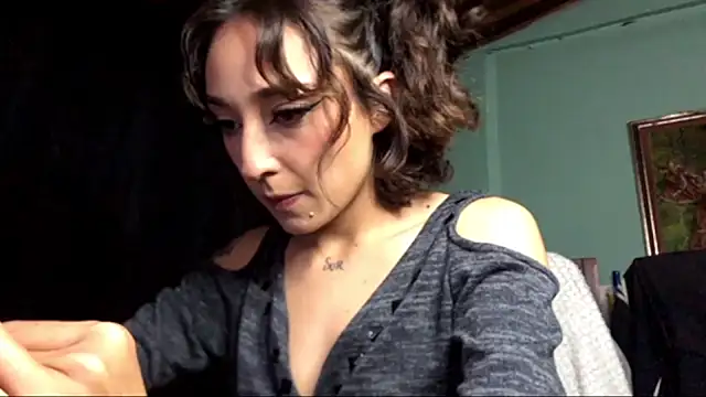 Snapshot of NickiYoung chatting on January 30, 7:29 am NickiYoung online show from January 30, 7:29 am