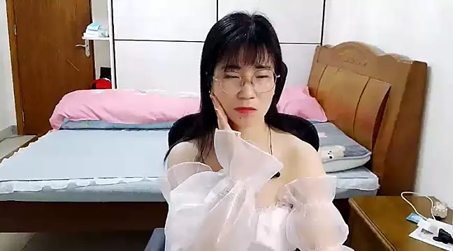 Snapshot of Strawberry_baby chatting on January 13, 2:00 pm Strawberry baby online show from January 13, 2:00 pm