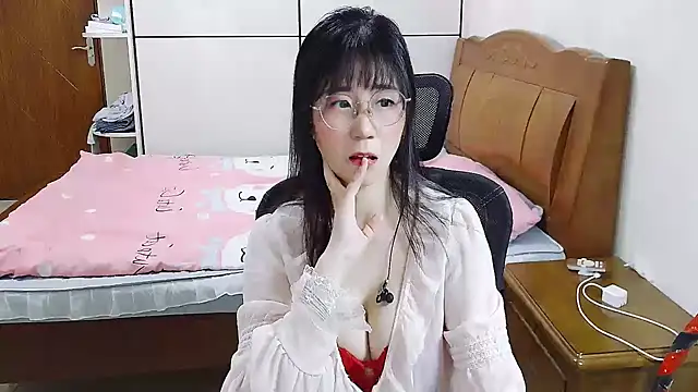 Snapshot of Strawberry_baby chatting on February 28, 3:04 pm Strawberry baby online show from February 28, 3:04 pm