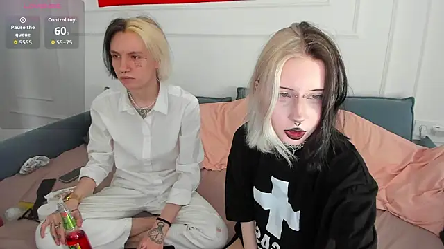 Snapshot of VeryRare_TwinS chatting on May 1, 4:39 am VeryRare TwinS online show from May 1, 4:39 am