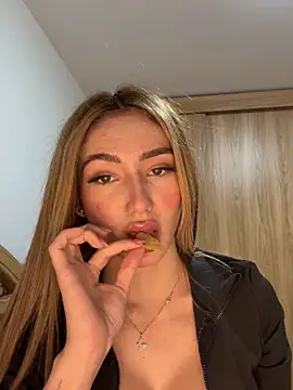 Maddy Jones online show from November 23, 3:39 am