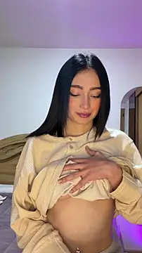 Maddy Jones online show from February 28, 2:56 am