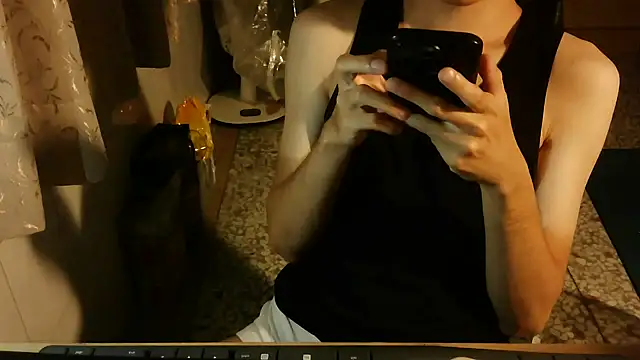 Snapshot of KYU890428 chatting on October 25, 4:24 pm KYU890428 online show from October 25, 4:24 pm