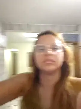 Snapshot of AliceRuivinha2 chatting on February 17, 9:19 pm AliceRuivinha2 online show from February 17, 9:19 pm