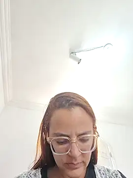 Snapshot of AliceRuivinha2 chatting on July 5, 2:35 pm AliceRuivinha2 online show from July 5, 2:35 pm