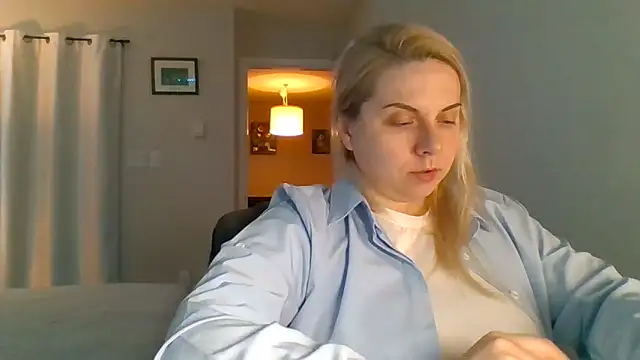 HappyIva online show from November 14, 6:12 am