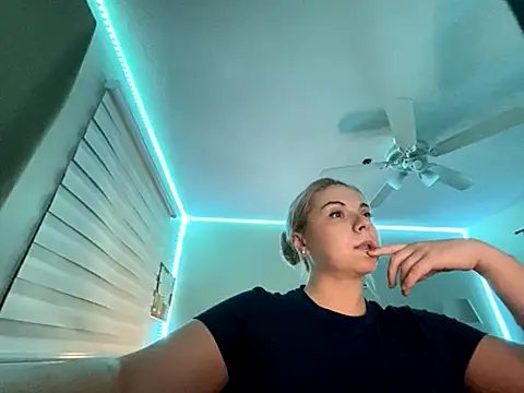 HappyIva online show from November 27, 8:05 am