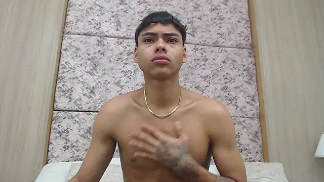 adam piarse01 online show from February 25, 5:17 am