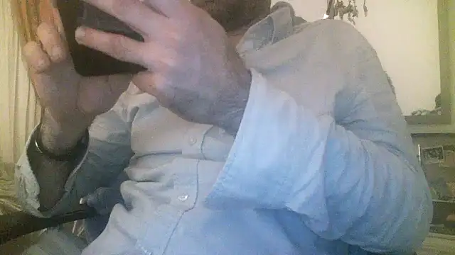 Snapshot of Patrickhound chatting on November 23, 1:38 am Patrickhound online show from November 23, 1:38 am