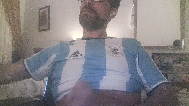 Snapshot of Patrickhound chatting on July 16, 1:00 am Patrickhound online show from July 16, 1:00 am