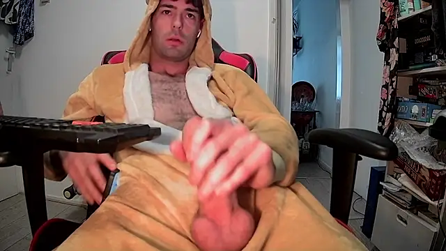 Snapshot of onesieboyx chatting on October 14, 2:18 pm onesieboyx online show from October 14, 2:18 pm