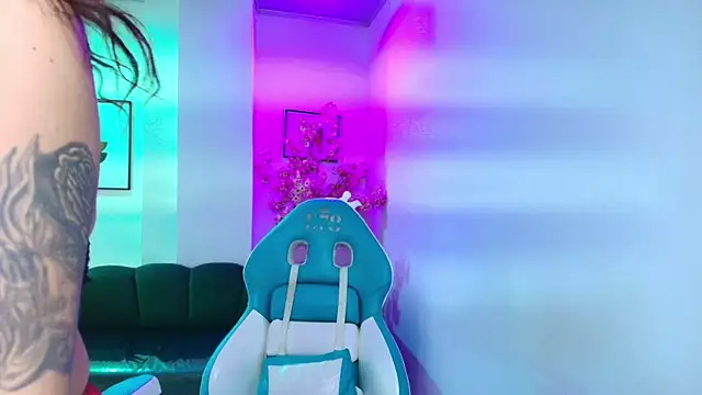 Snapshot of Arianna_sweeet chatting on May 28, 3:37 am Arianna sweeet online show from May 28, 3:37 am