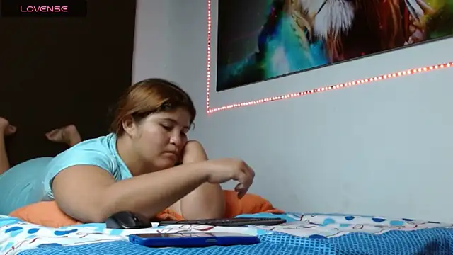 Snapshot of fabyana-queen chatting on January 28, 8:15 pm fabyana-queen online show from January 28, 8:15 pm