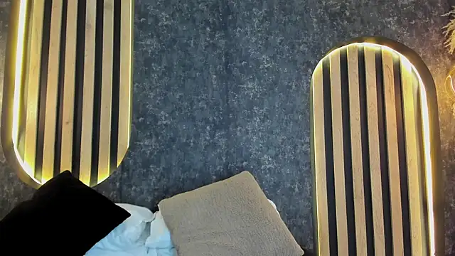 sara  jones gh online show from January 31, 11:03 pm